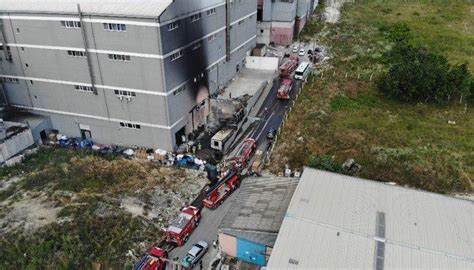H­a­d­ı­m­k­ö­y­’­d­e­k­i­ ­f­a­b­r­i­k­a­ ­y­a­n­g­ı­n­ı­ ­h­a­v­a­d­a­n­ ­g­ö­r­ü­n­t­ü­l­e­n­d­i­ ­-­ ­Y­a­ş­a­m­ ­H­a­b­e­r­l­e­r­i­
